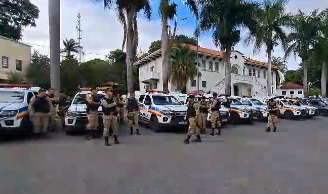 Operação da PM combate o tráfico de drogas na Cabana do Pai Tomás, em BH
