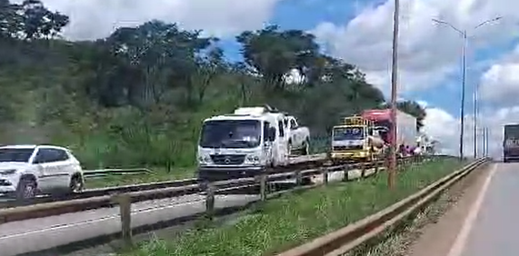 BR-040 apresenta mais de 20km de congestionamento nesta sexta (9), véspera do Carnaval