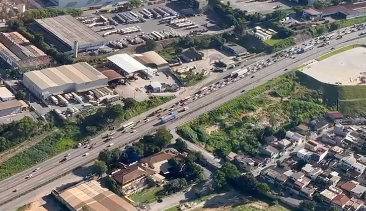 Acidente na BR-381 na Grande BH complica o trânsito na manhã deste sábado (10)