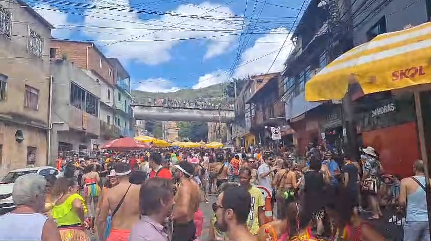 Carnaval: ‘Seu Vizinho’ leva Djonga e MC Carol para o Aglomerado da Serra, em BH