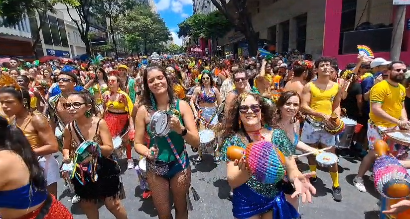 Abalô-Caxi aposta em coral gigante e tema 'festa no vale' no Carnaval 2026 de BH
