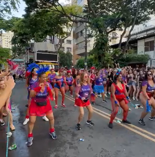 Carnaval BH 2024: bloco Abre Que Tô Passanú leva funk para avenida no Anchieta