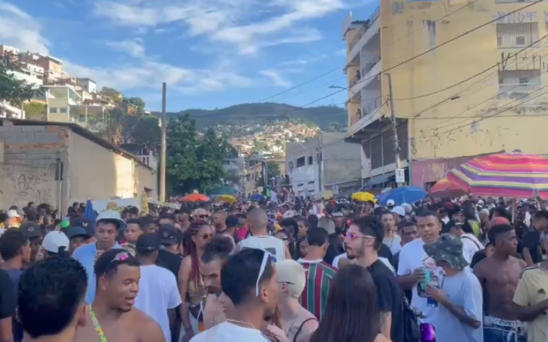 Carnaval BH 2024: bloco do Baile da Serra reúne 40 mil pessoas na av. Mem de Sá