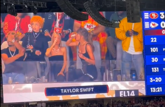 Cantora Taylor Swift leva público ao delírio no Super Bowl, em Las Vegas