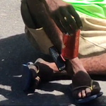 Carnaval em BH: PM aborda homem com tornozeleira bebendo ‘latão’ no bloco Juventude Bronzeada