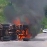Vídeo: caminhão de lixo pega fogo e interdita BR-381 em Sabará nesta quarta-feira (14)