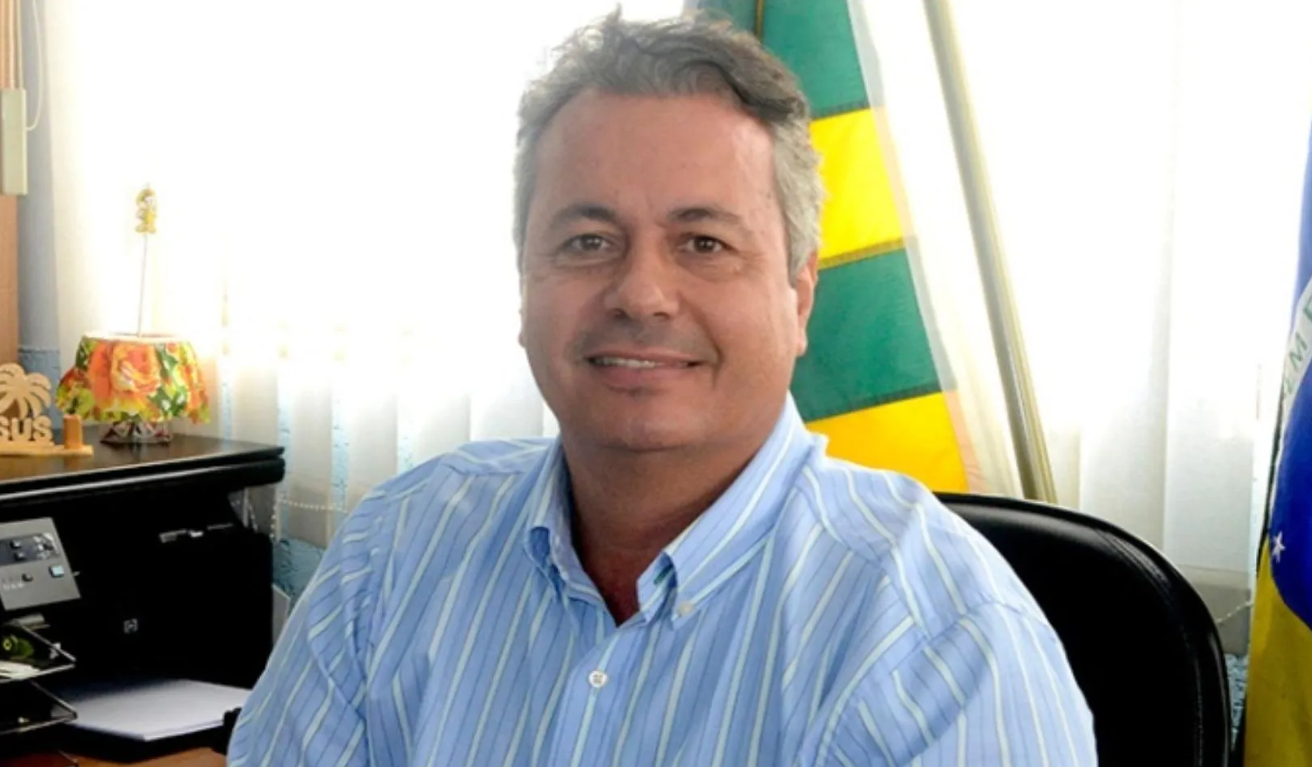 Justiça concede liberdade a prefeito que tentou matar ex-namorada com 15 tiros
