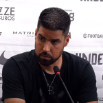 António Oliveira exalta reação do Corinthians e cutuca Palmeiras: 'Abdicou cedo do jogo'