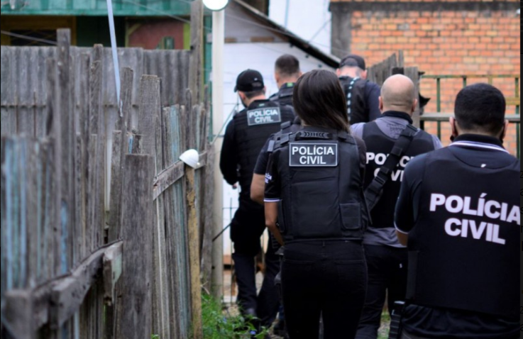 Pai joga bebe pela janela durante briga com ex e é agredido por populares no RS
