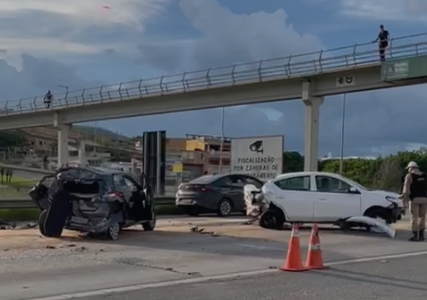 Vídeo: veja como ficaram os veículos envolvidos no engavetamento da MG-10, em BH