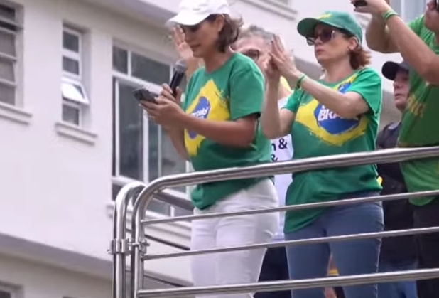 Em busca de apoio feminino, Michelle Bolsonaro discursa em ato e fala em ‘assassinato de reputações diário’