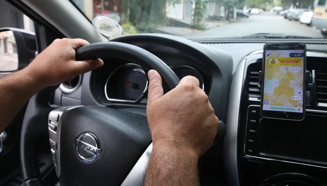 Proposta proíbe motorista de aplicativo de cobrar passageiro pelo uso do ar-condicionado