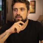 Ator Rafael Cardoso é acusado de agredir gerente de bar