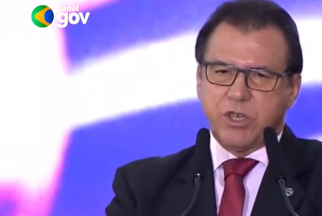 Ministro do Trabalho critica iFood em evento sobre PL de apps e trabalhadores: 'Negócio explorador'