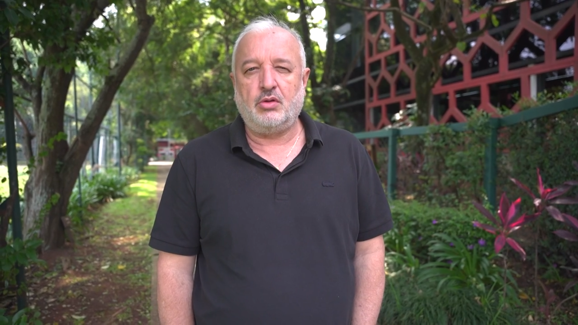 Diretor do São Paulo 'se livra' de suspensão com vídeo de desculpas para Abel Ferreira