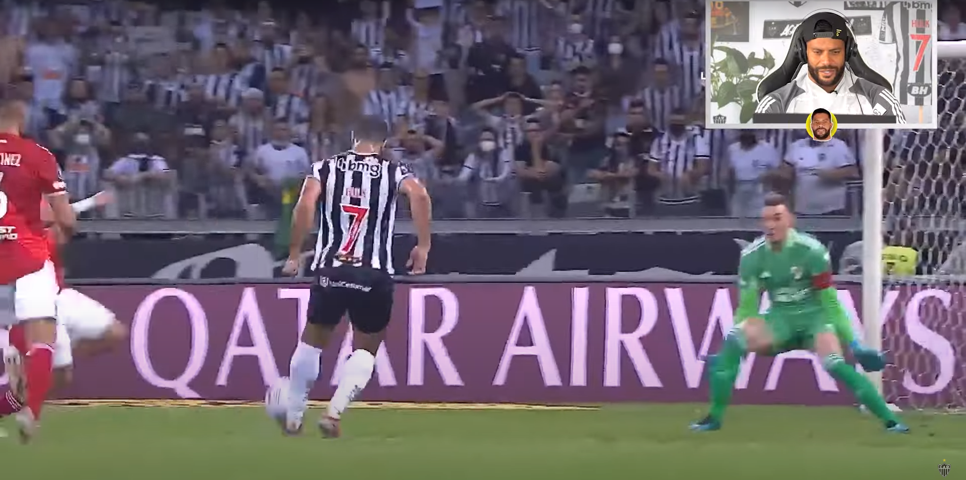 Atlético elege 10 gols mais bonitos de Hulk, que reage aos vídeos; assista