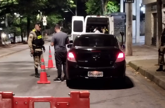 'Operação Fecha': PM faz 24 blitzes e autua 59 motoristas por embriaguez em BH