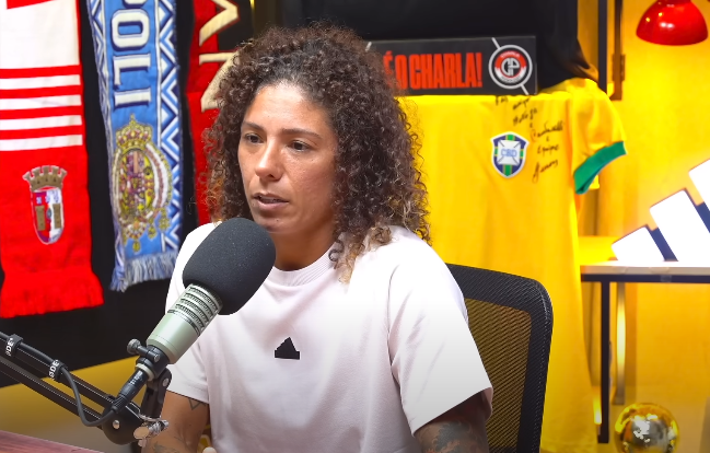 Lenda da Seleção revela 'dificuldade' em jogar no Flamengo: 'Muitas ofensas'