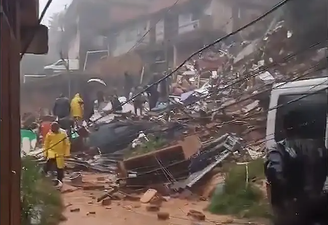 Vítimas de desabamento em Petrópolis (RJ) são enterradas sob forte comoção