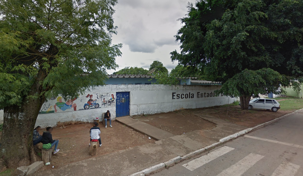 Professora demitida após ter fotos íntimas vazadas por alunos chegou a morar na rua, diz defesa