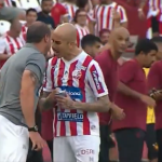 Técnico do Náutico discute feio com jogador durante final do Pernambucano