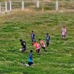Estádio no Peru viraliza devido ao gramado em péssimas condições; veja