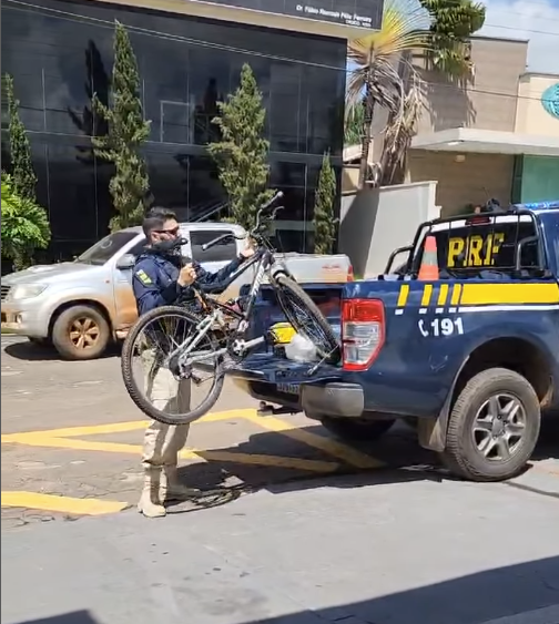 Jovem desmaia após pedalar por dois dias sem comer para ver filha de 10 meses em Goiás
