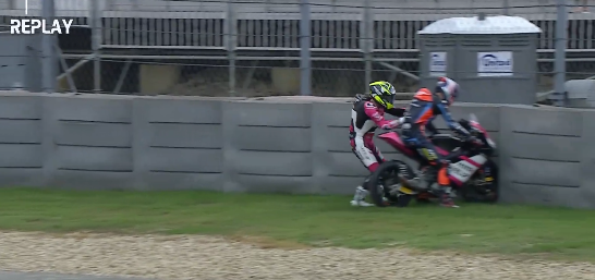 Piloto se confunde e 'rouba' moto de rival no GP das Américas; veja vídeo