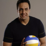 Campeão olímpico de vôlei pelo Brasil é entubado após complicação em quimioterapia