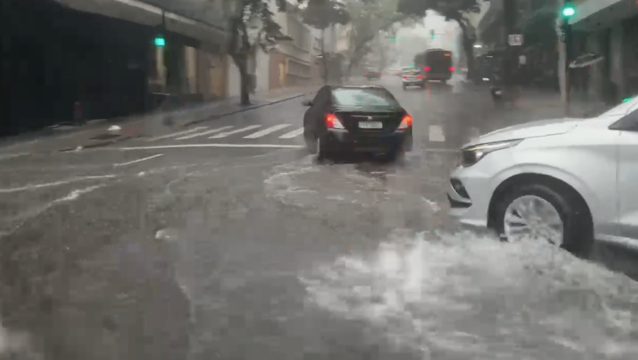 Cinco das nove regionais de BH tiveram mais chuva que a média esperada para abril
