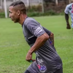 Jogador bate a cabeça em mureta durante jogo e morre no interior de São Paulo