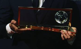 Vencedor do Prêmio Puskás cogita vender troféu e abre o jogo sobre motivo