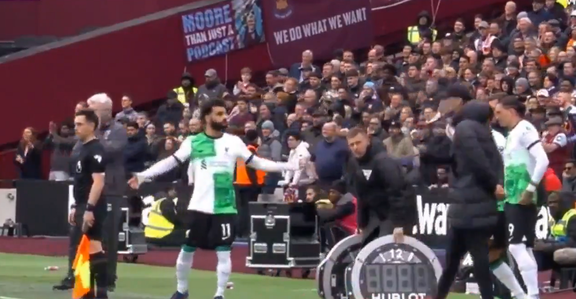 Klopp minimiza atrito com Salah em jogo do Liverpool; atacante rebate