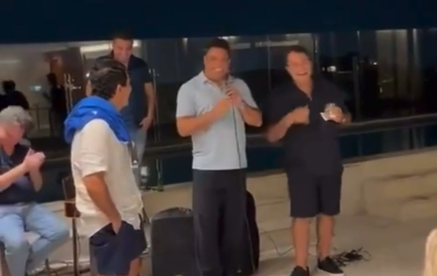 Ronaldo falou sobre venda do Cruzeiro a Pedrinho em festa há menos de um mês; assista