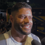 Hulk reage à festa da torcida do Atlético antes de jogo com o Fluminense