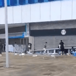 Lojas na Arena do Grêmio são saqueadas em meio à inundação em Porto Alegre
