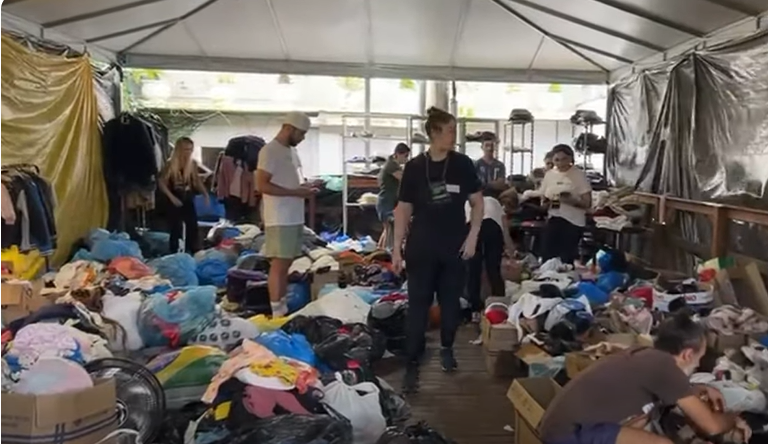 Com recorde de doações após chuvas no RS, entenda como é feita a triagem e a distribuição