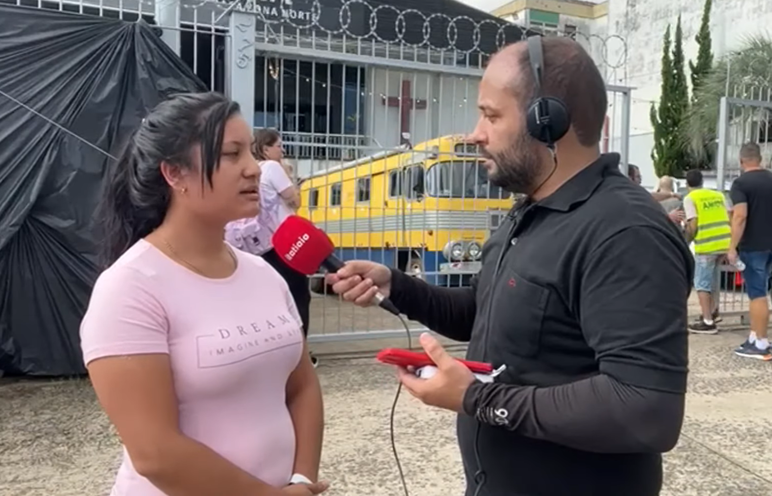 Vídeo: 'Recomeçar de novo vai ser bem difícil', diz venezuelana que perdeu tudo nas chuvas no RS