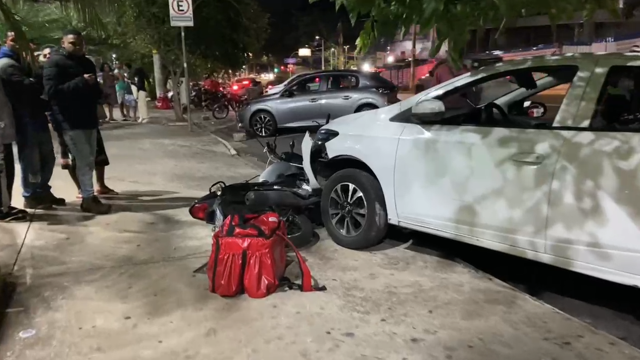 Vídeo: policial civil atropela motos de entregadores de app em avenida do Buritis, em BH