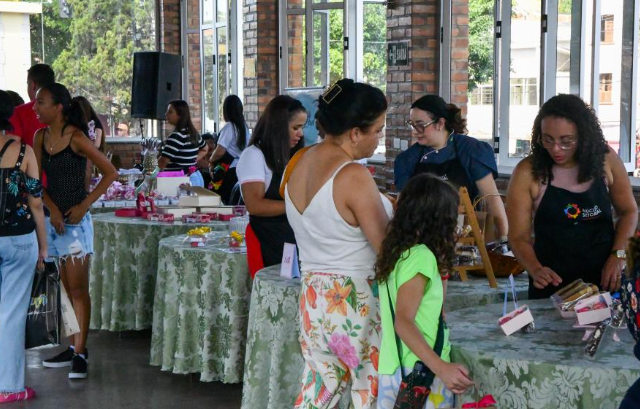 Prefeitura de Itabirito promove feira do Núcleo Setorial das Confeiteiras e impulsiona empreendedorismo local