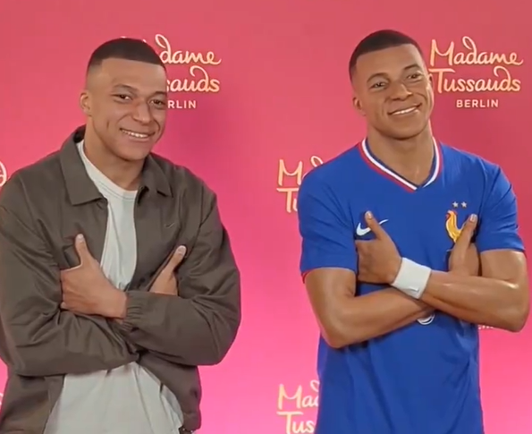 Kylian Mbappé ganha estátua hiper-realista em museu de cera; veja vídeo