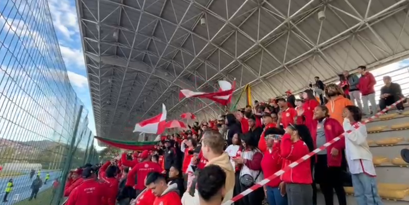 Torcida do Inter canta hino do RS e faz a festa em treino aberto; assista