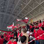 Torcida do Inter canta hino do RS e faz a festa em treino aberto; assista