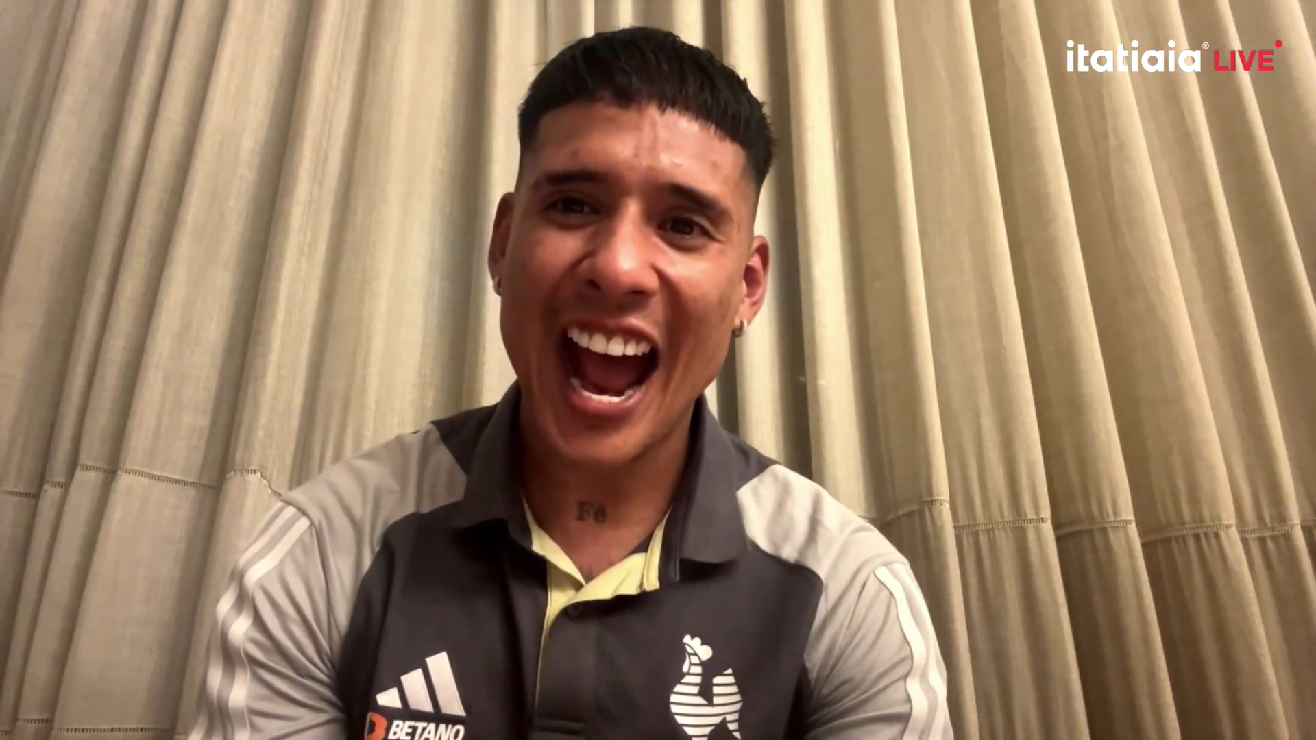 Zaracho, do Atlético, comenta e repete imitação de Caixa, narrador da Itatiaia