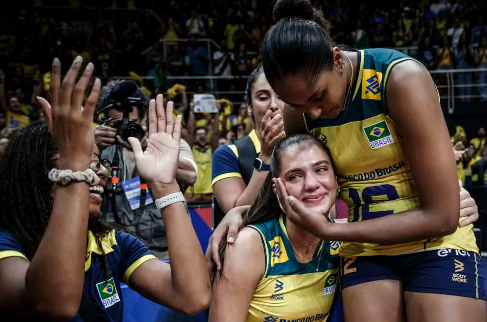 Titular da Seleção Brasileira sofre grave lesão e está fora da Liga das Nações de Vôlei