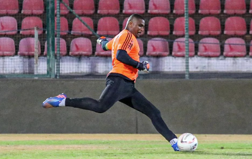 Ex-goleiro do Cruzeiro é vítima de racismo em jogo da Divisão de Acesso do Goiano