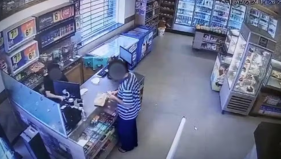 Adolescente que matou pais e irmã em SP foi a padaria um dia depois do crime