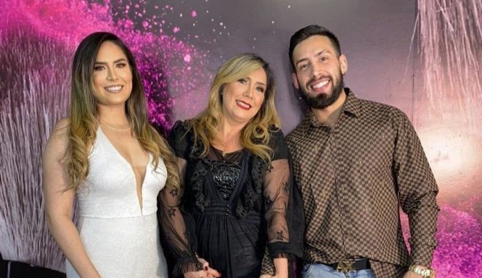 Djidja Cardoso, a mãe e o irmão
