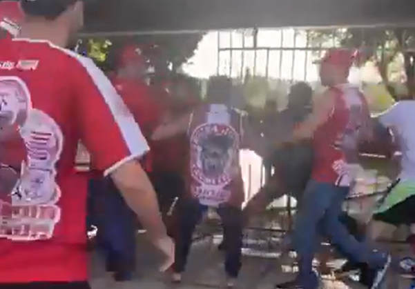 Torcida do Náutico ataca segurança, invade CT, e polícia é acionada; veja imagens
