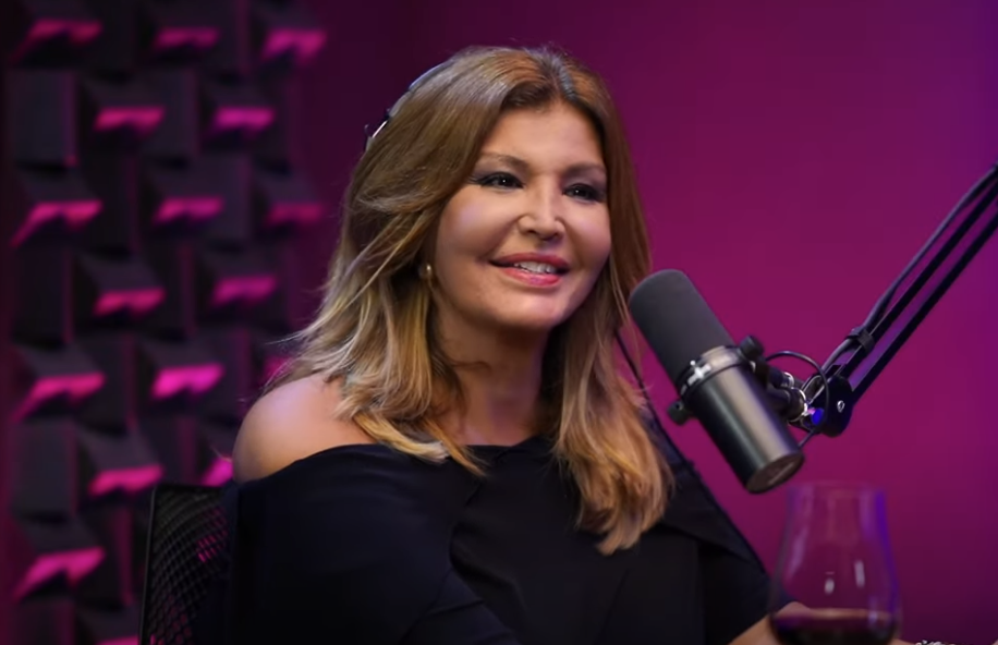 Roberta Close diz ter tido romance com Erasmo Carlos, mas 'queria o Roberto'